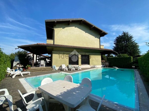 casa indipendente in vendita ad Erbusco in zona Villa
