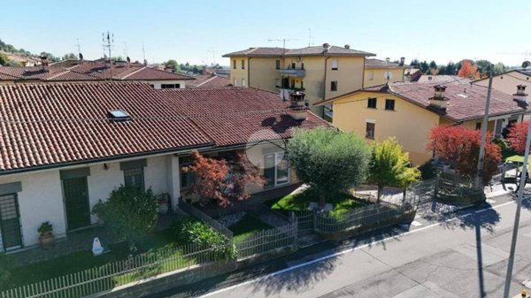 casa indipendente in vendita ad Erbusco in zona Villa