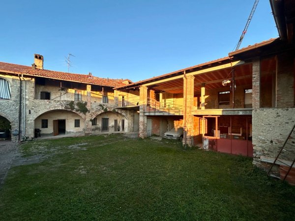 casa indipendente in vendita ad Erbusco in zona Pedergnano