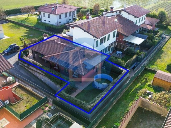 casa indipendente in vendita ad Erbusco in zona Zocco