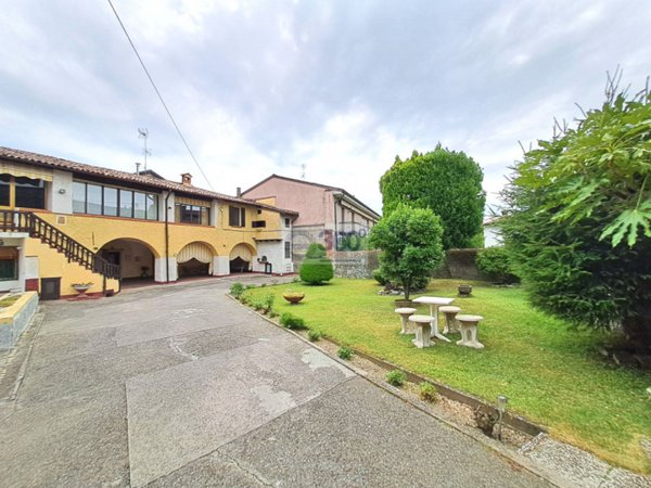casa indipendente in vendita ad Erbusco in zona Villa