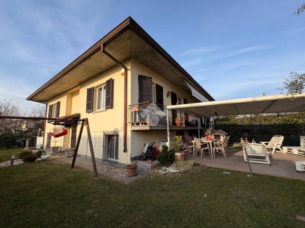 casa indipendente in vendita ad Erbusco in zona Zocco