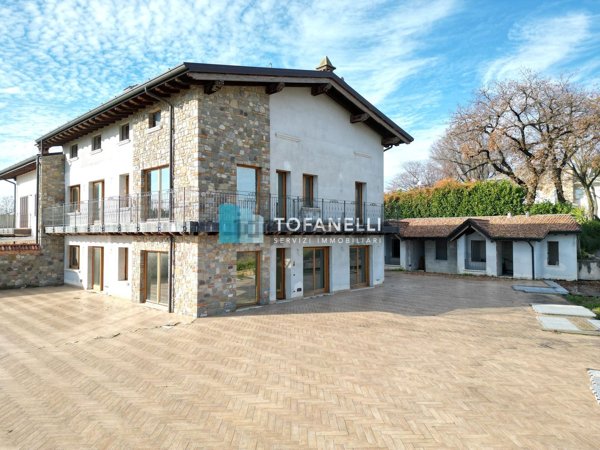 esavano in vendita ad Erbusco