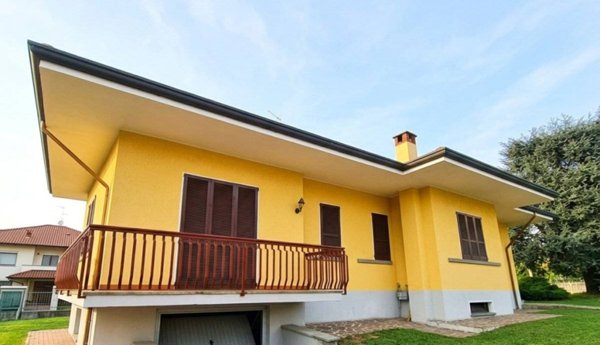 casa indipendente in vendita ad Erbusco in zona Villa