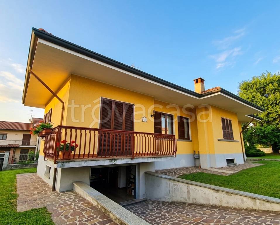 casa indipendente in vendita ad Erbusco in zona Villa