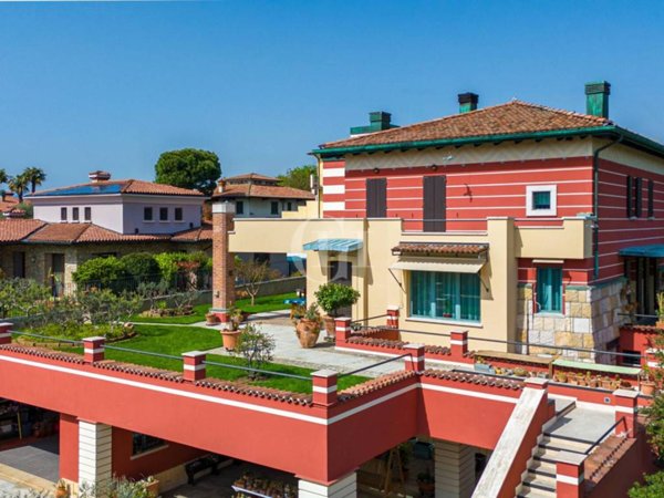 casa indipendente in vendita ad Erbusco in zona Villa