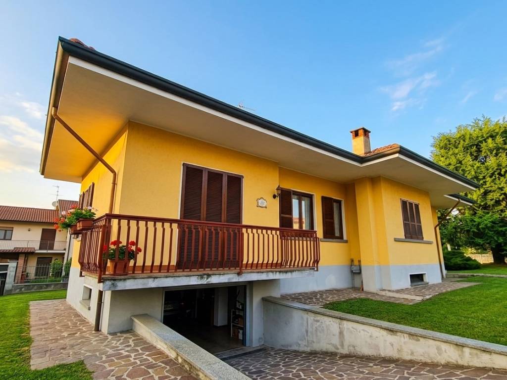 casa indipendente in vendita ad Erbusco in zona Zocco