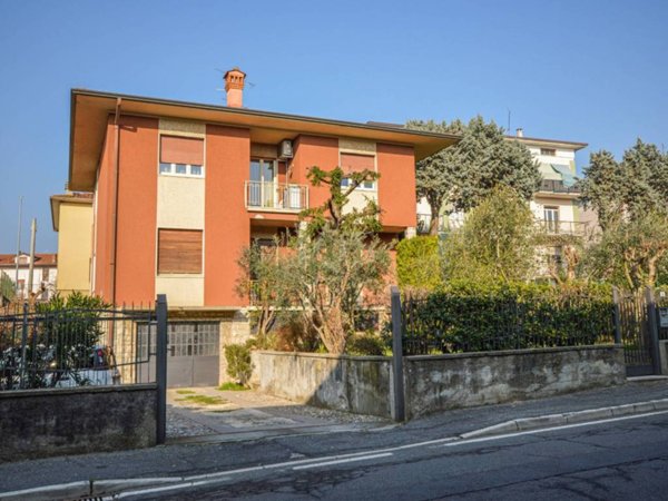 casa indipendente in vendita ad Erbusco in zona Villa