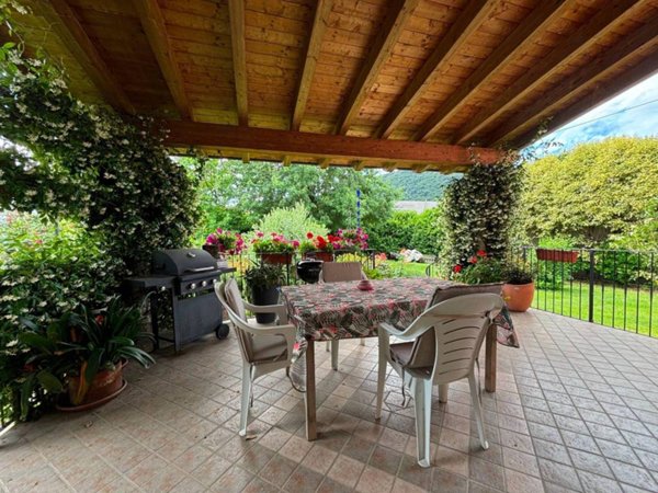 casa indipendente in vendita ad Erbusco in zona Villa