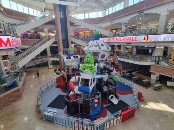 negozio in vendita ad Erbusco in zona Pedergnano