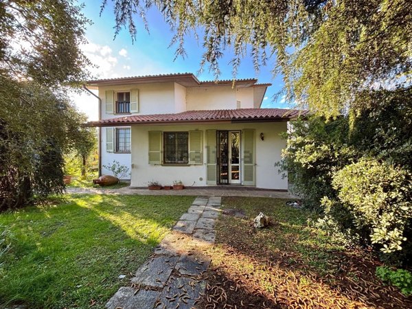 casa indipendente in vendita ad Erbusco in zona Villa