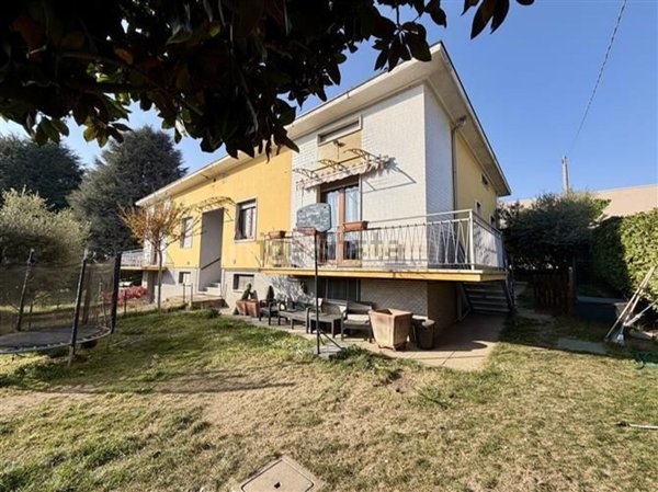 casa indipendente in vendita ad Erbusco in zona Villa