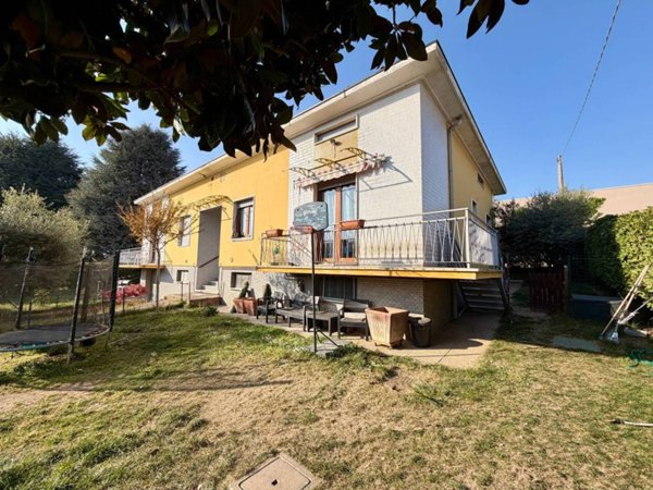 casa indipendente in vendita ad Erbusco in zona Villa