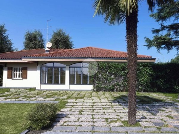 casa indipendente in vendita ad Erbusco in zona Villa