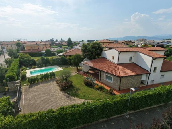 casa indipendente in vendita ad Erbusco in zona Zocco