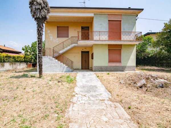 casa indipendente in vendita ad Erbusco in zona Villa