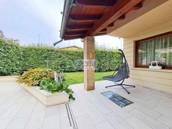 casa indipendente in vendita ad Erbusco in zona Villa
