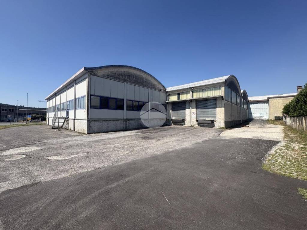 locale commerciale in vendita ad Erbusco in zona Pedergnano