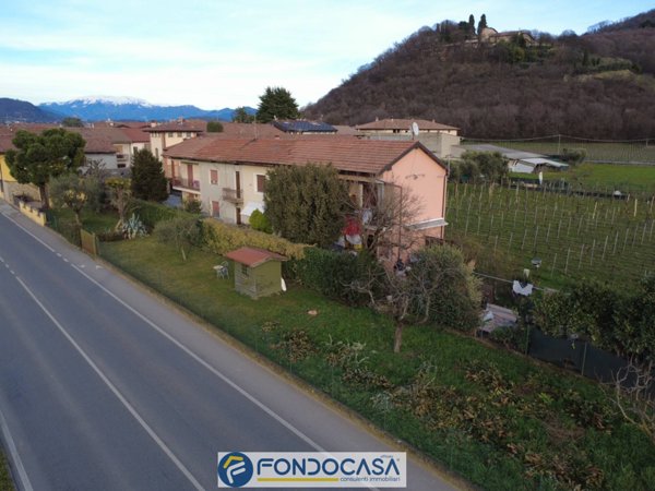 casa indipendente in vendita ad Erbusco in zona Spina