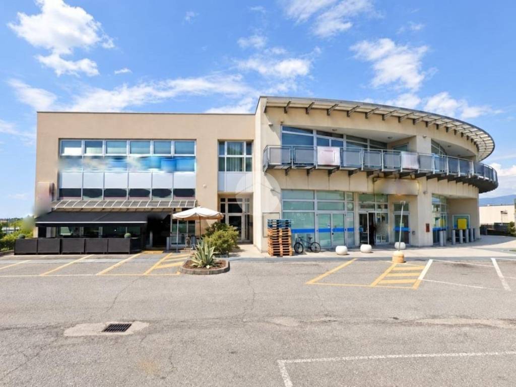 negozio in vendita ad Erbusco in zona Pedergnano