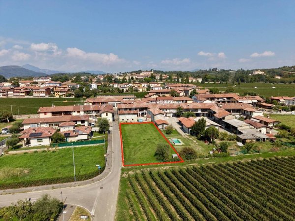terreno in vendita ad Erbusco in zona Villa