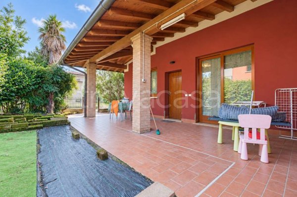 casa indipendente in vendita ad Erbusco in zona Villa