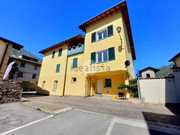 appartamento in vendita ad Esine in zona Sacca