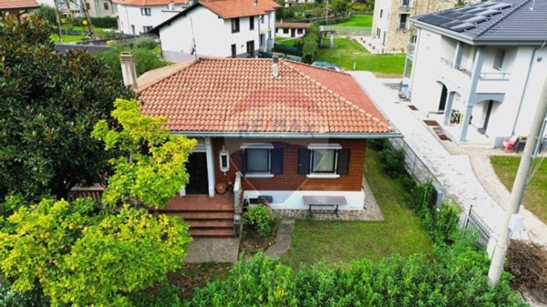 casa indipendente in vendita ad Esine