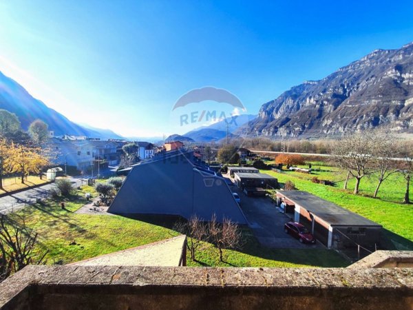 appartamento in vendita ad Esine in zona Plemo