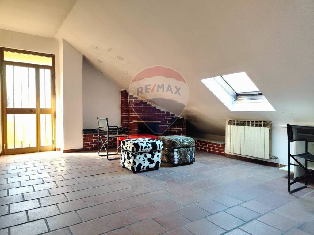 appartamento in vendita ad Esine in zona Plemo