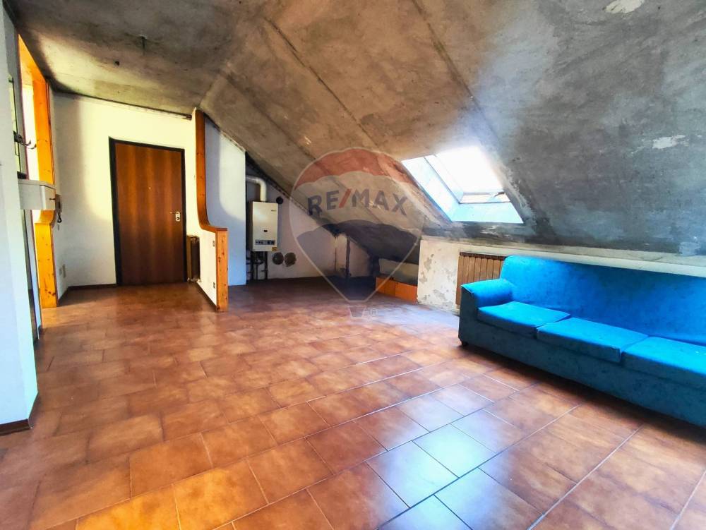 appartamento in vendita ad Esine in zona Plemo