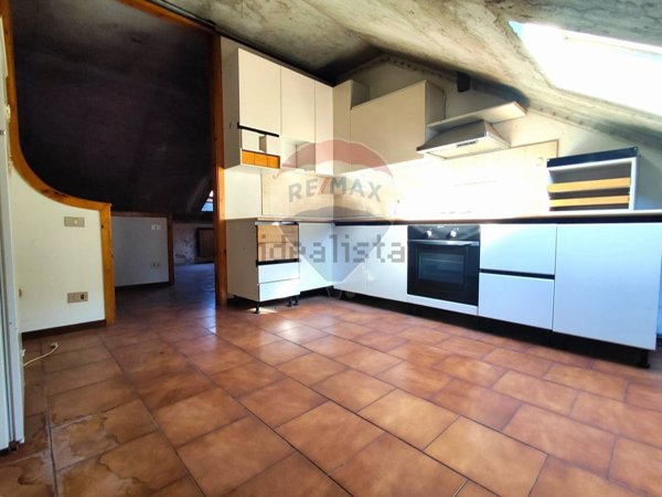appartamento in vendita ad Esine in zona Plemo