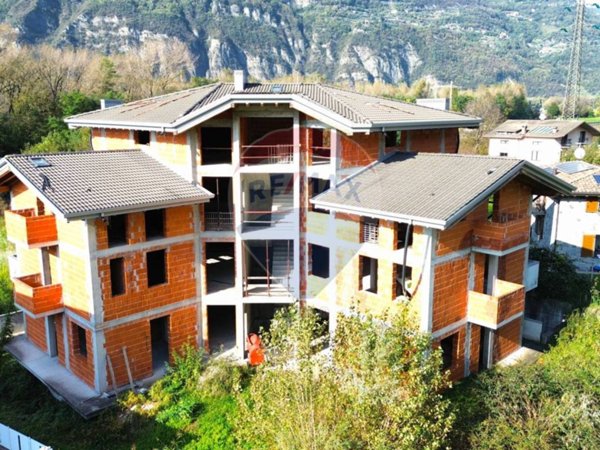 casa indipendente in vendita ad Esine in zona Plemo