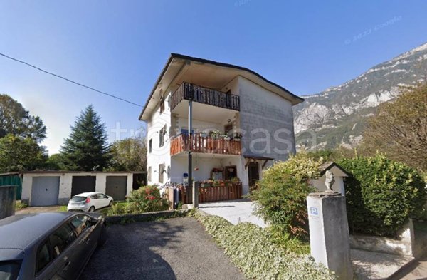 appartamento in vendita ad Esine in zona Sacca
