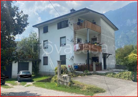 appartamento in vendita ad Esine in zona Sacca