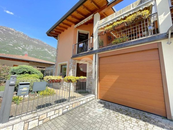 casa indipendente in vendita ad Esine in zona Sacca