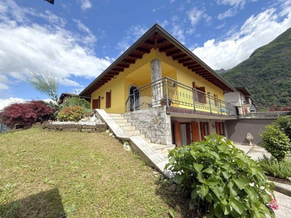 casa indipendente in vendita ad Esine in zona Sacca