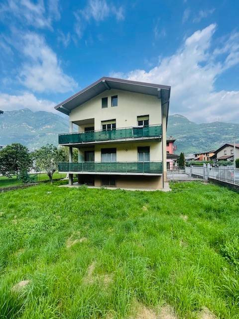 casa indipendente in vendita ad Esine