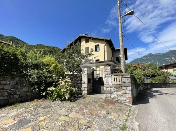casa indipendente in vendita ad Esine