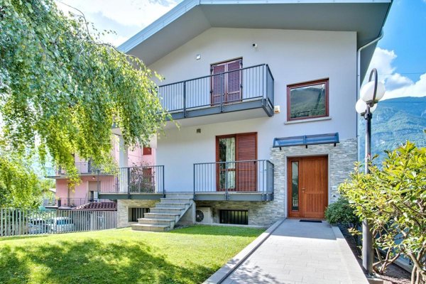 casa indipendente in vendita ad Esine