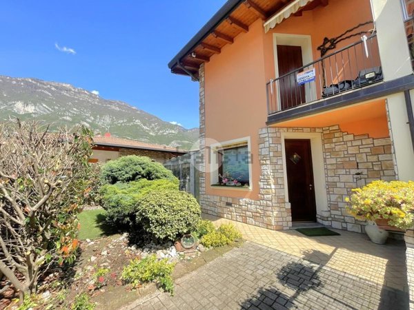 casa indipendente in vendita ad Esine in zona Sacca