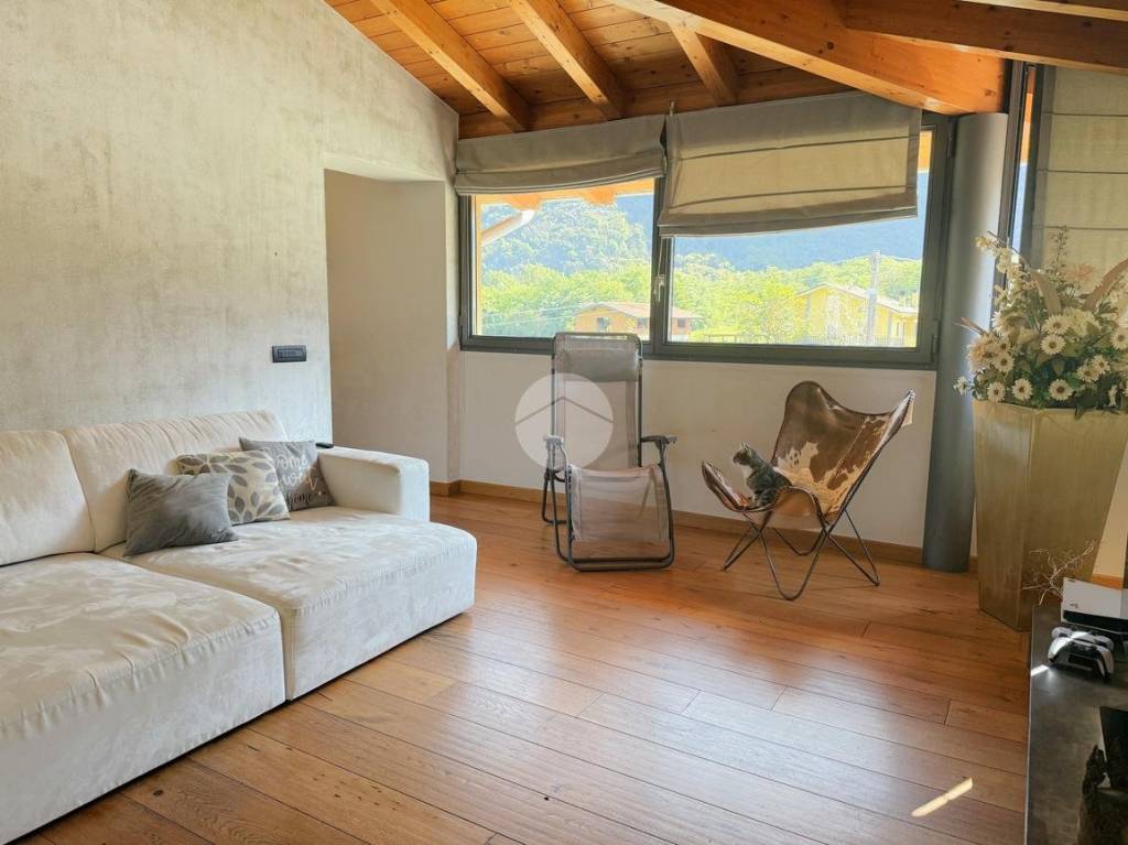 appartamento in vendita ad Esine in zona Sacca