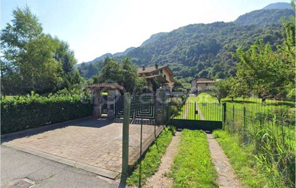 casa indipendente in vendita ad Esine in zona Plemo