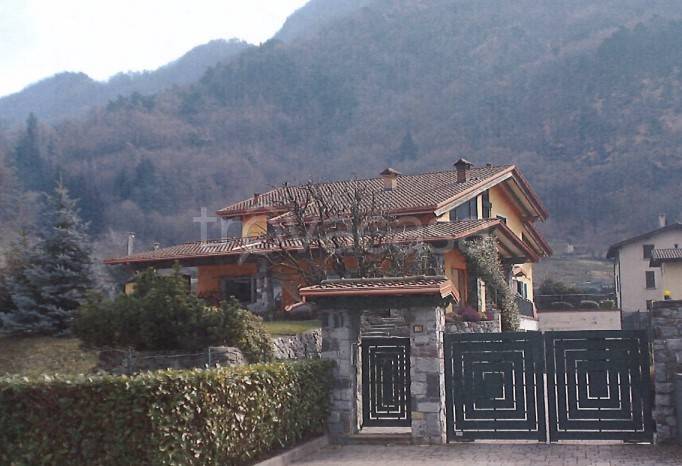 casa indipendente in vendita ad Esine in zona Plemo