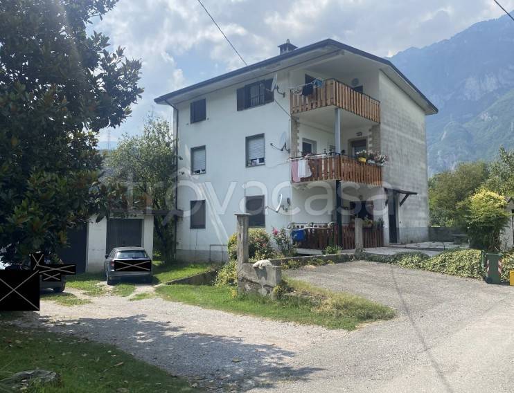 appartamento in vendita ad Esine in zona Sacca