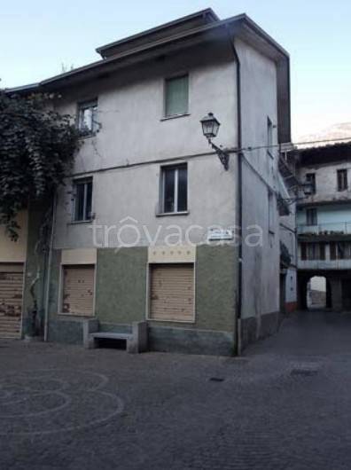 appartamento in vendita ad Esine in zona Sacca