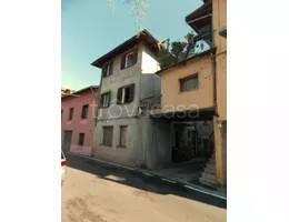 appartamento in vendita ad Esine in zona Plemo