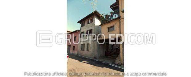 appartamento in vendita ad Esine in zona Plemo