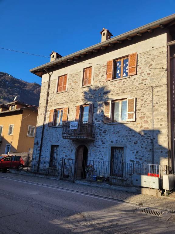 appartamento in vendita ad Esine