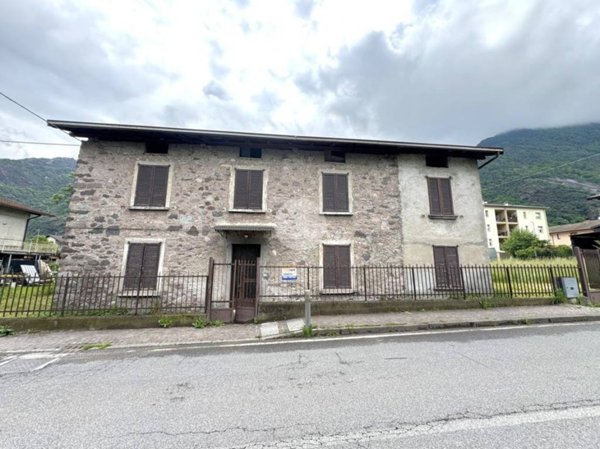 casa indipendente in vendita ad Esine in zona Sacca